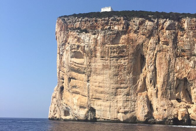 2-hour sunset tour by sailboat with aperitif. - The return in complete darkness: Alghero’s night look, on purpose