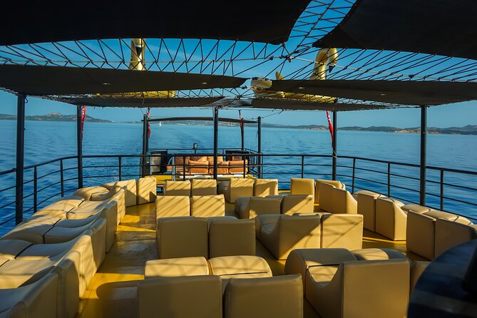 8-hour tour of the La Maddalena Archipelago Ponte VIP - Porto Rafael viewpoints: the National Park on a quieter tempo