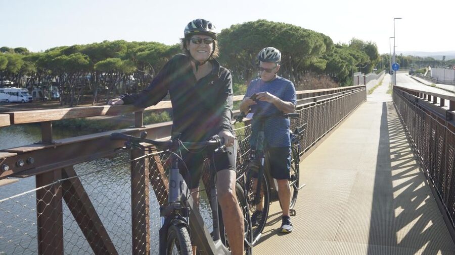 Alghero: Coral Coast E-Bike Tour with Aperitivo - Getting started at Raggi di Sardegna, then finding your rhythm