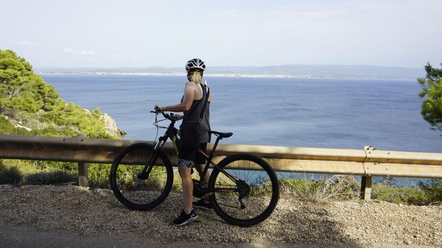 Alghero: Coral Coast E-Bike Tour with Aperitivo - Lido di San Giovanni: palm-lined cycling beside 3 km of beach