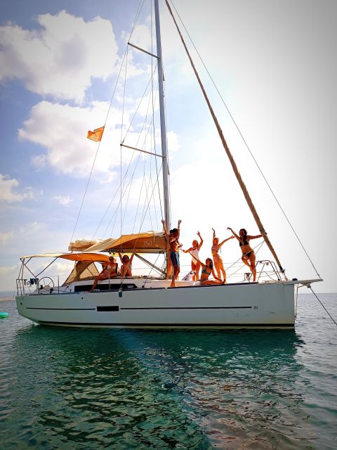 Alghero: Daily Sailing Experience with lunch onboard - Lunch onboard in Porto Conte: local flavors with zero hassle