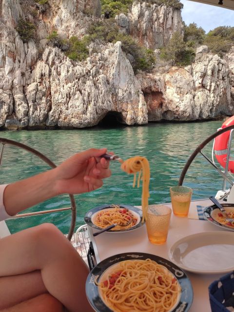 Alghero: Daily Sailing Experience with lunch onboard - Meeting point and day-of tips at Molo Antonio Lo Frasso