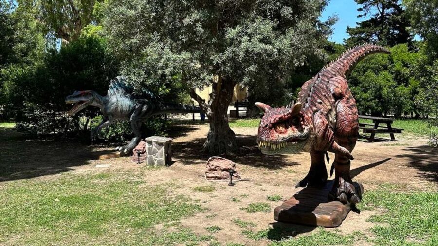 Alghero: discover dinosaurs in Porto Conte Park - First Stop: Alguerex Life-Size Dinosaurs in Casa Gioiosa
