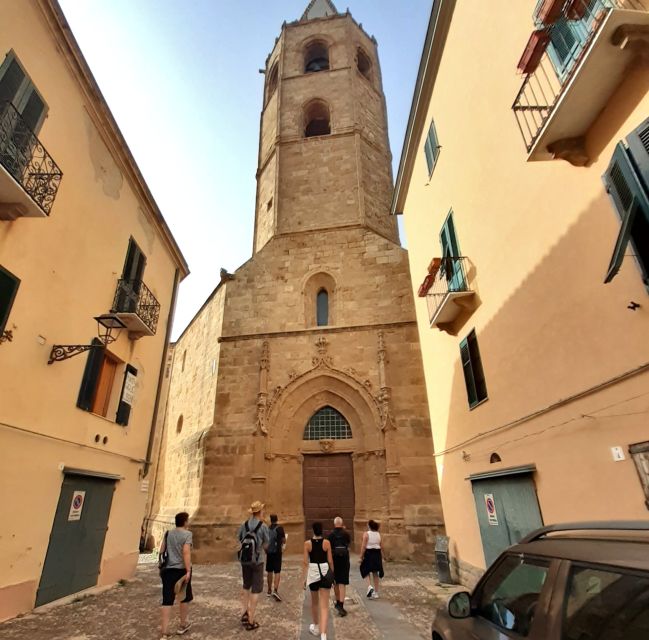 Alghero: Historic Center Walking Tour with A Local Guide - Porta Terra and the fortified-city logic of the walk