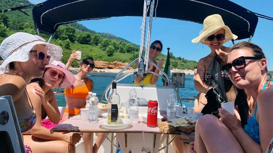 Alghero: Sailboat excursion in Porto Conte bay w/ Lunch - Key points to know before you go