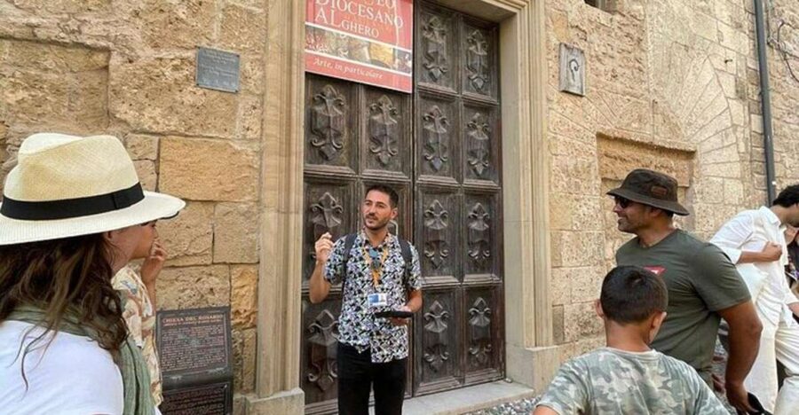 Alghero walking tour with local guide - Piazza Civica: the town square that sets the tone