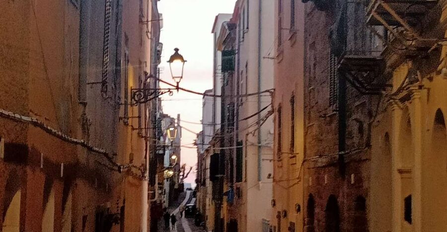 Alghero: walking tours around the ancient city - Entering Alghero’s story at Porta Terra