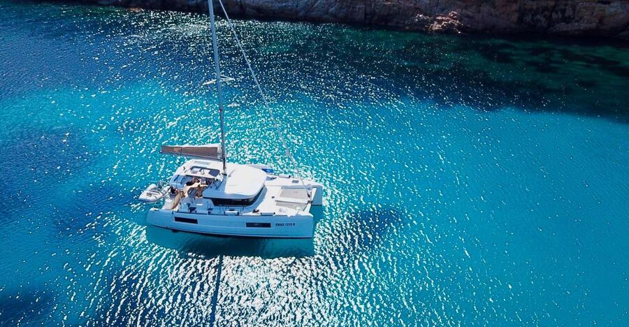Archipelago di La Maddalena: Catamaran Tour Full day-Lunch - Stop 4: a 40-minute cruise that keeps the day flowing