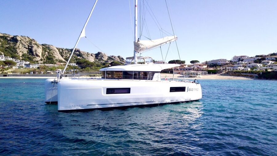 Archipelago di La Maddalena: Catamaran Tour Full day-Lunch - The meeting point and how to not waste 15 minutes