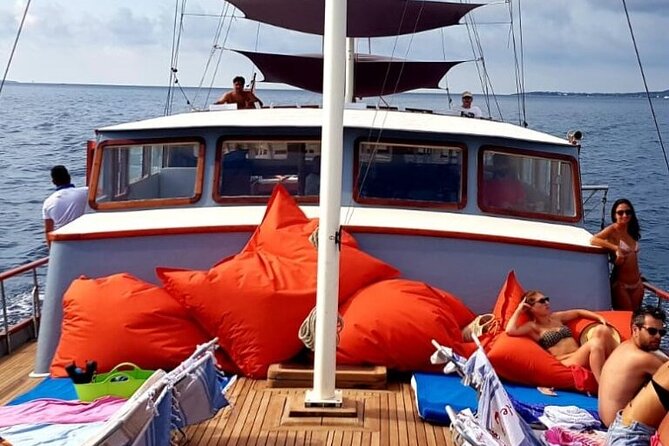 Boat tour of San Pietro Island - Your day plan: from Isola Piana swims to Calavinagra pools