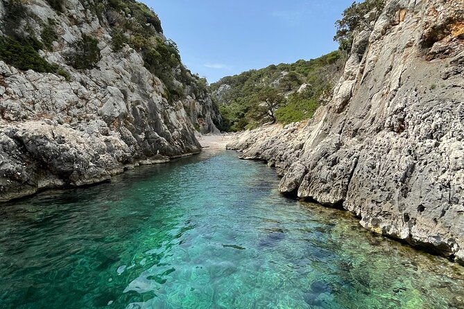 Boat Trip: Grotta del Fico, Cala Mariolu, Gabbiani & Biriala - Stop 6: Cala Goloritzè swim at anchor, no boat access