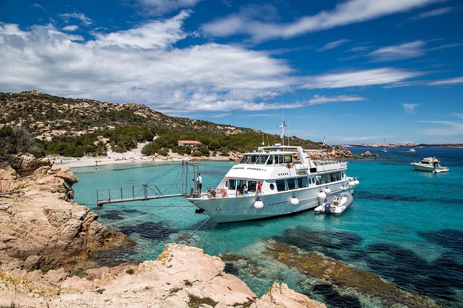 Boat trips La Maddalena Archipelago - Departure from La Maddalena - Leaving La Maddalena at 10:30: Meeting Point and Onboard Reality