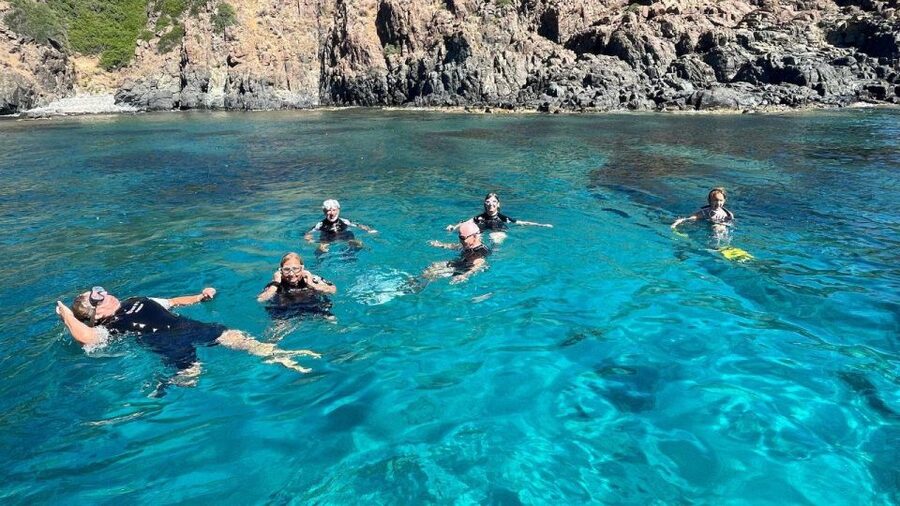 Bosa: Snorkeling Tour of the Coastline Coves - The guide experience: expert support in the water and on deck