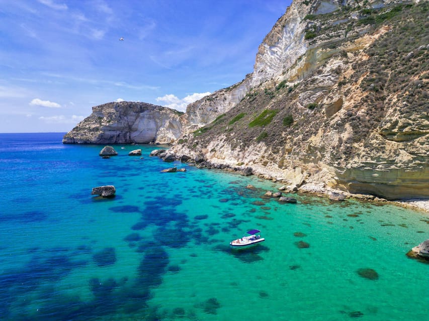 Cagliari: Devil's saddle boat tour, 4 stops and prosecco - The skipper and guide factor: what to expect from the human element