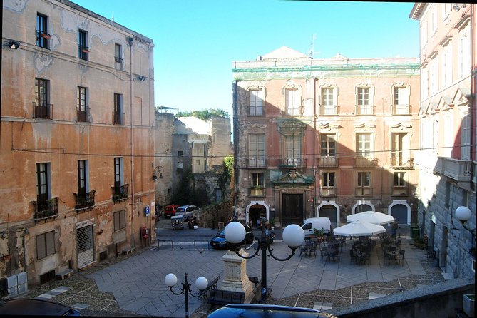 Cagliari Easy Tour - Mercato San Benedetto: your food payoff in the city center