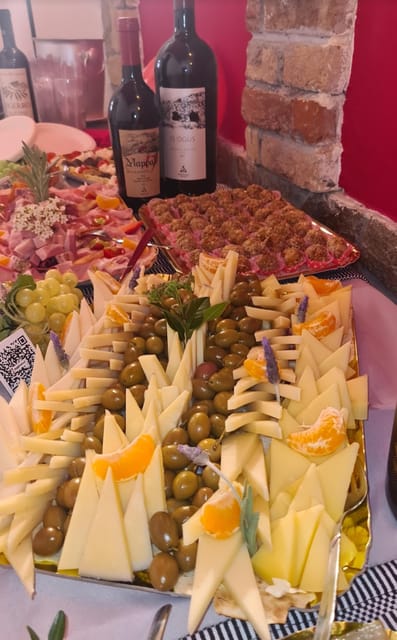 Cagliari Old Town: Wine Tasting and local products - Wines and typical products: what makes it feel genuinely Sardinian