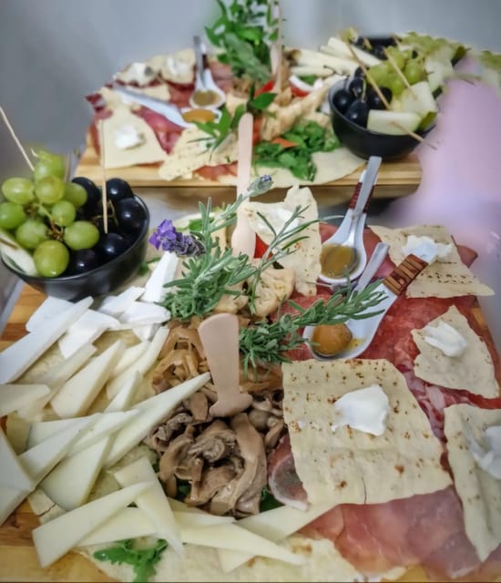 Cagliari Old Town: Wine Tasting and local products - The guide factor: how Stefan/Stefano changes the experience