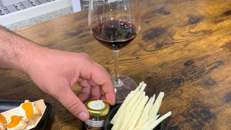 Cagliari: private guided tasting of 5 rare native wines - How the 2-hour flow works when you taste five indigenous wines