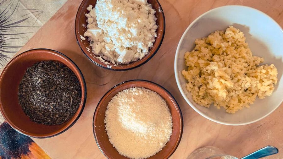 Cagliari: Sardinian Cooking Class with Meal and Drinks - Meet Damiano and Barbara, then get to work