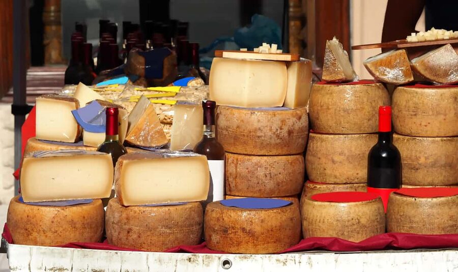 Cagliari: Taste Sardinia with a Full Meal Food Tour - Starting at Hotel Due Colonne: Simple, but Plan Your Arrival