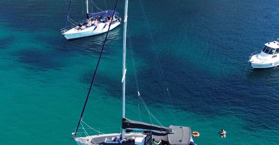 Cagliari: Tour in barca 4 soste tuffi Snorkeling e Prosecco - Getting Oriented at Alma Sailing Charter