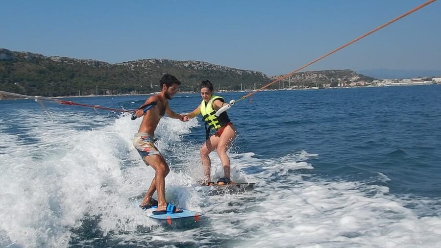 Cagliari: Wakeboarding in the Angel's gulf! - Equipment and comfort: wetsuit, life jacket, and timing