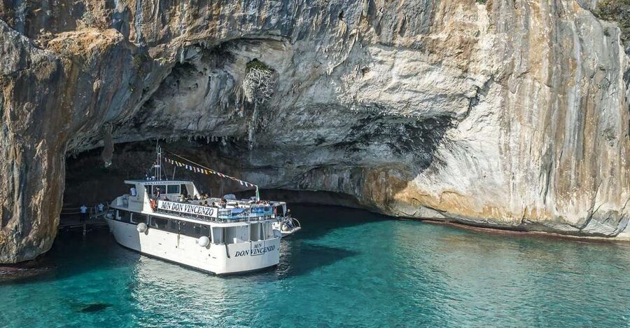 Cala Gonone: Grotta del Bue Marino and Cala Luna Boat Tour - Grotta del Bue Marino: Sea Ox Cave and the 800-meter guided walk