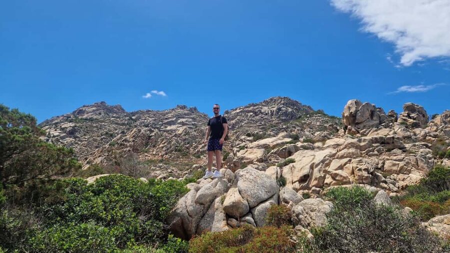 Caprera: hiking to Cala Coticcio with aperitif - Getting there by car and handling the park’s timing