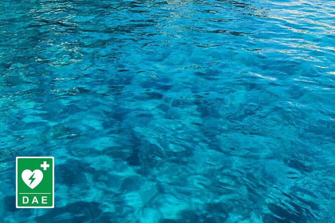 Catamaran tour stops bathing and snorkeling toast with prosecco - Onboard comfort: bathroom, towels, and avoiding the post-swim chaos
