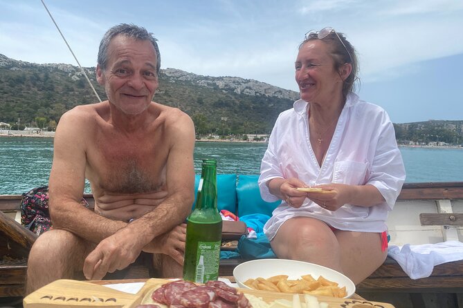 Classic boat tour of the Gulf of Cagliari - Cala Bernat: the swim stop that can change with weather