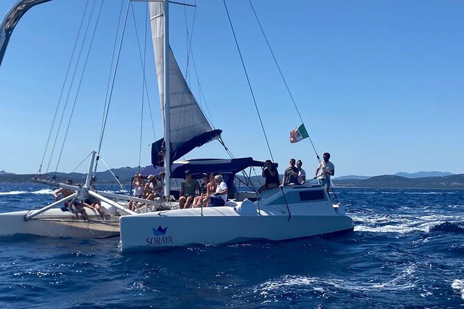 Daily cruise on a sailing catamaran on the La Maddalena archipelago - La Maddalena by catamaran: why the route feels better than a fixed itinerary