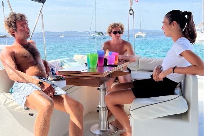 Daily cruise on a sailing catamaran on the La Maddalena archipelago - Midday movement: spaghetti and coffee in the middle of the island-hopping day