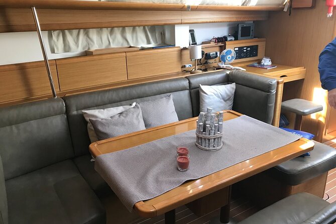Daily excursion by dinghy to the Maddalena Archipelago - Food and drinks: what’s included, and what to confirm