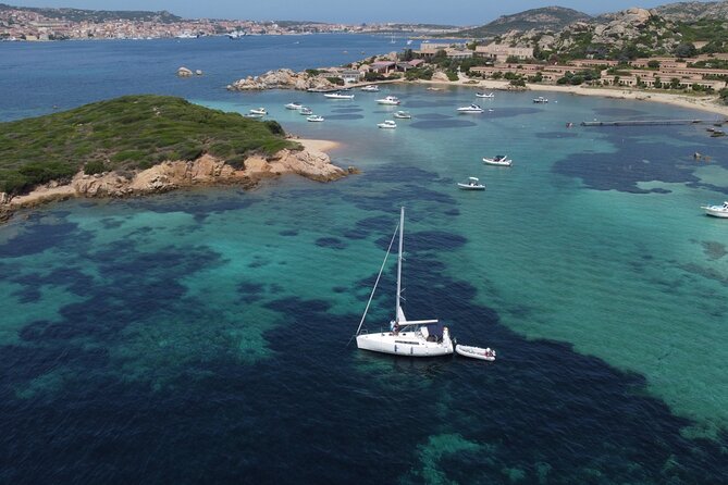 Daily excursions on a sailing boat, Maddalena Archipelago - Bonifacio sail-past and Caprera swims: the scenery pause before the finish