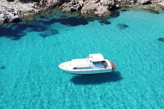 Day on a boat in the archipelago of La Maddalena with lunch - Boat comfort details that make the day easier