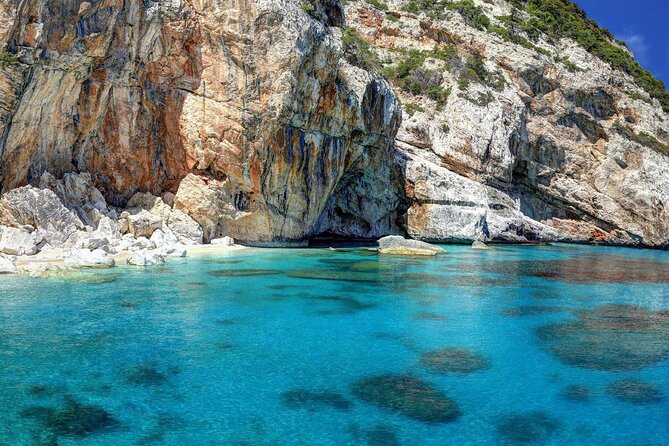 Day trip in the Gulf of Orosei Cala Mariolu - Cala Luna: the second beach stop and why the timing matters