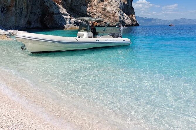 Dinghy tour Cala Goloritze Mariolu Biriala and Grotta del Fico - Cala Goloritzé: turquoise water, karst springs, and the Monte Caroddi spire