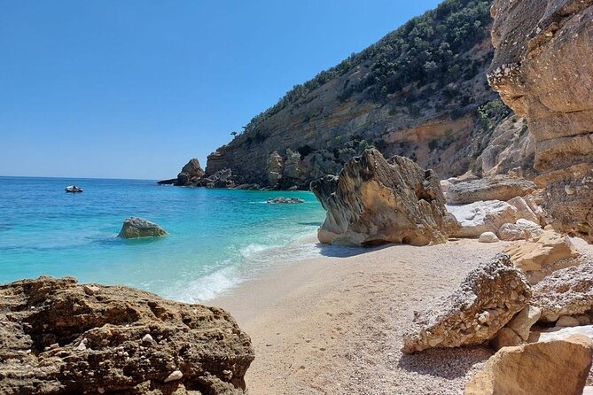 Dinghy tour Cala Goloritze Mariolu Biriala and Grotta del Fico - Cala dei Gabbiani: the calmer finale with Skyscanner buzz