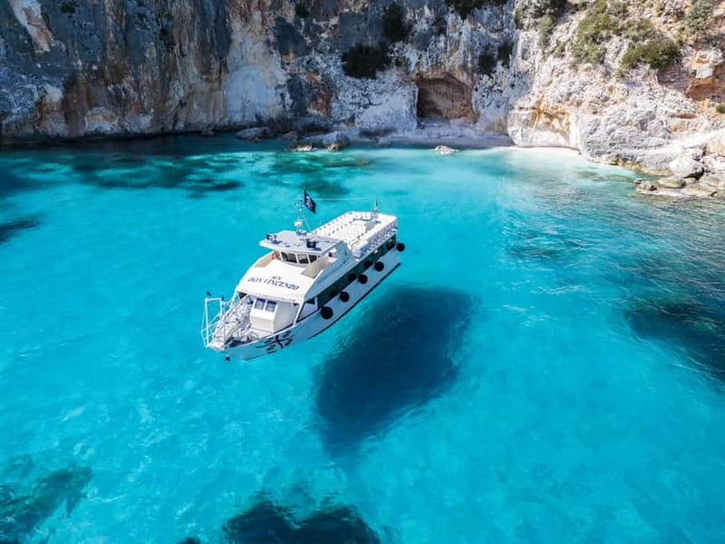 From Cala Gonone: Gulf of Orosei Cruise to Cala Goloritzè - Cormorans, Cave Approaches, and Where to Sit for the Best Views