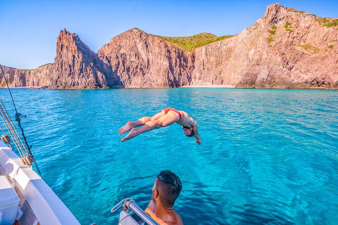 Guided day by boat in Carloforte with snorkelling and aperitif - What you’ll do on the water