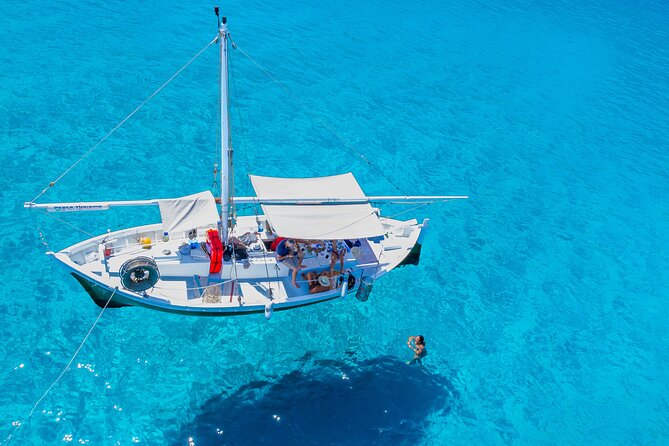 Guided day by boat in Carloforte with snorkelling and aperitif - Entering the day: how the Calasetta meeting works