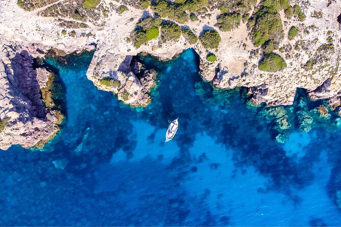 Guided day by boat in Carloforte with snorkelling and aperitif - Cala Mezzaluna: the snorkelling break in a natural theatre