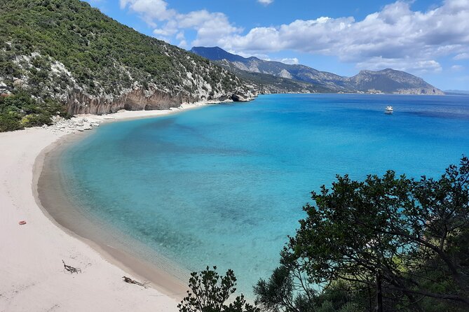 Guided hike to Cala Luna, the pearl of the Gulf of Orosei - Getting picked up at 8:30 and staying stress-free