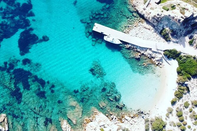 La Maddalena Archipelago Boat Tour with lunch - Isola di Santa Maria: rocks, fish, and 2 SUPs for a different kind of fun