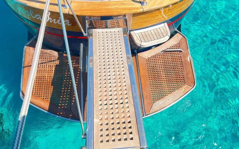 La Maddalena Archipelago: private all inclusive boat tour - La Maddalena city center visit: a land break that prevents boat fatigue
