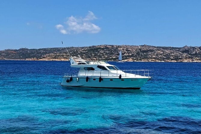 La Maddalena Archipelago Tour with Motorboat DC12 - Motorboat DC12 and the feel of a private archipelago day