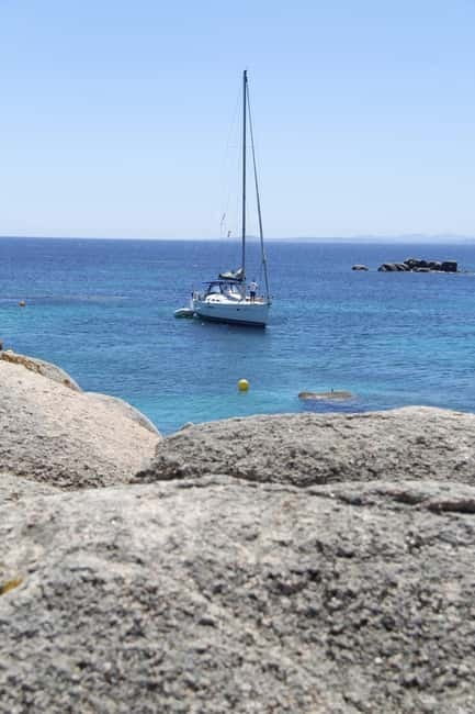 La Maddalena: daily sailing tour archipelago La Maddalena - Stop 1 and the Sailing Start: Your Day in the Northern Park Area