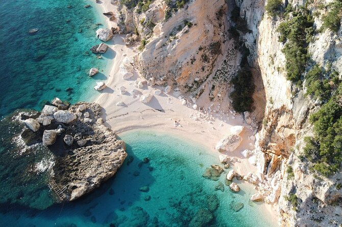 Minicruise in Orosei Gulf with Glentor - Cala Mariolu: the sand-and-cliffs stop that earns the hype