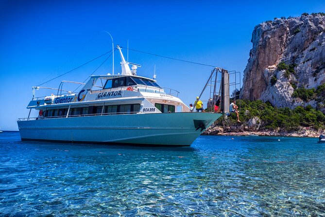 Minicruise in Orosei Gulf with Glentor - Cala Sisine: a valley end with pebble beaches and grotto feel