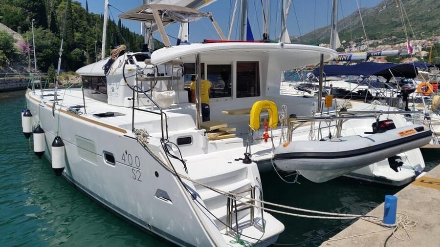 Olbia: catamaran tour in the Tavolara Marine Protected Area - Your Boat for the Day: Lagoon 400 Comfort Without the Crowds